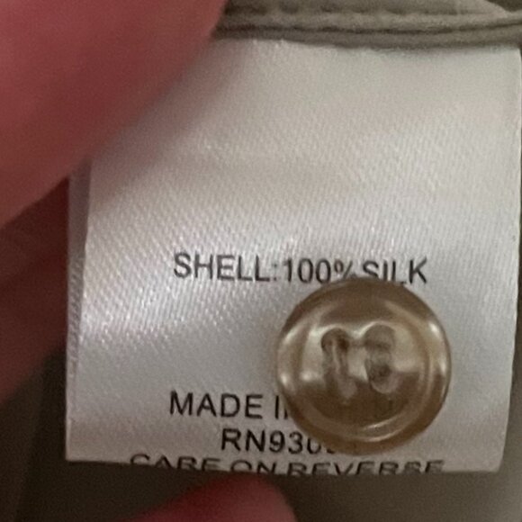 Tyler Boe 100% silk champagne button up quiet luxury minimalist work office sz 8 - Picture 8 of 9